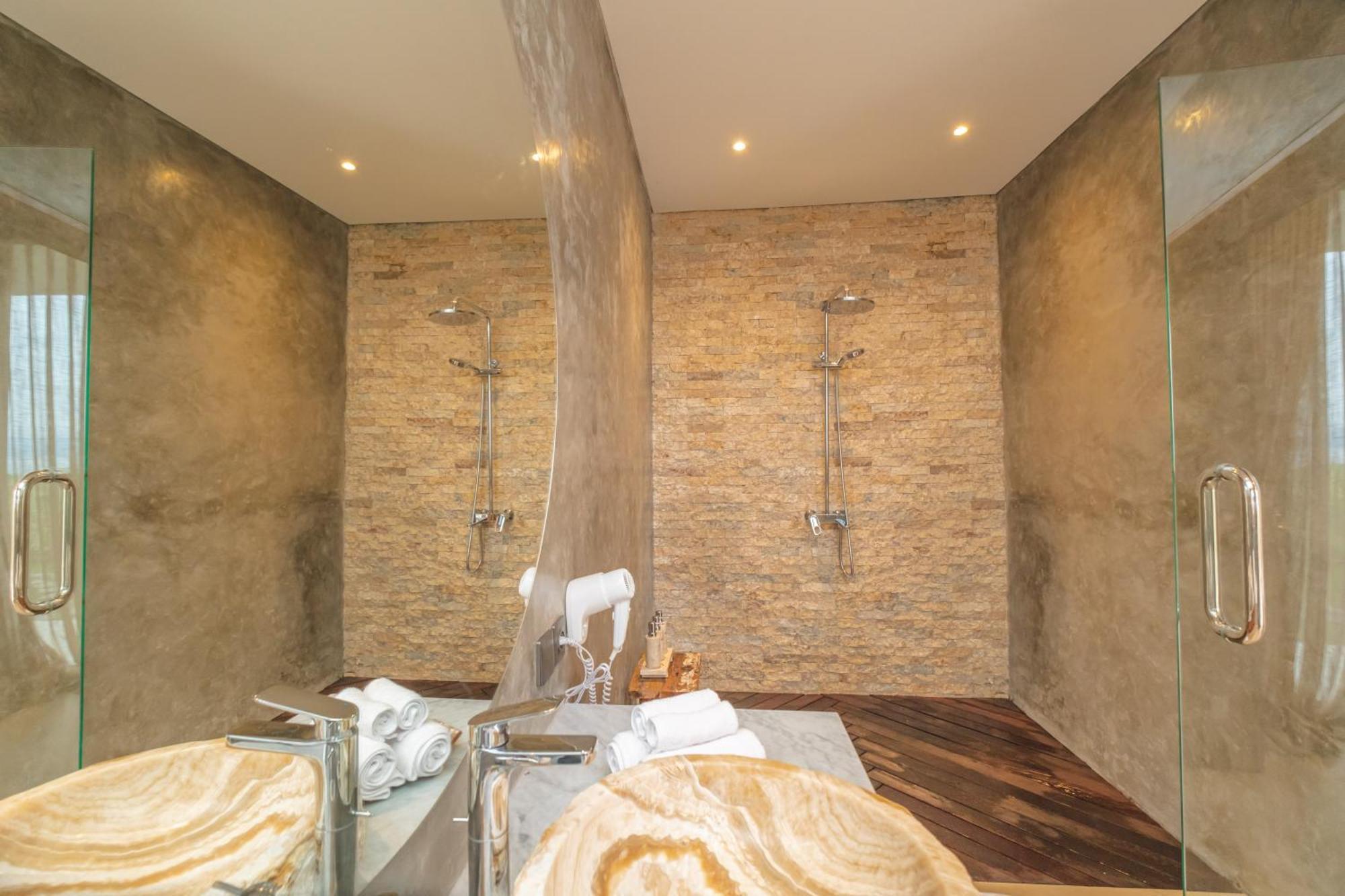 Villa Kaliente Toyapakeh Ngoại thất bức ảnh